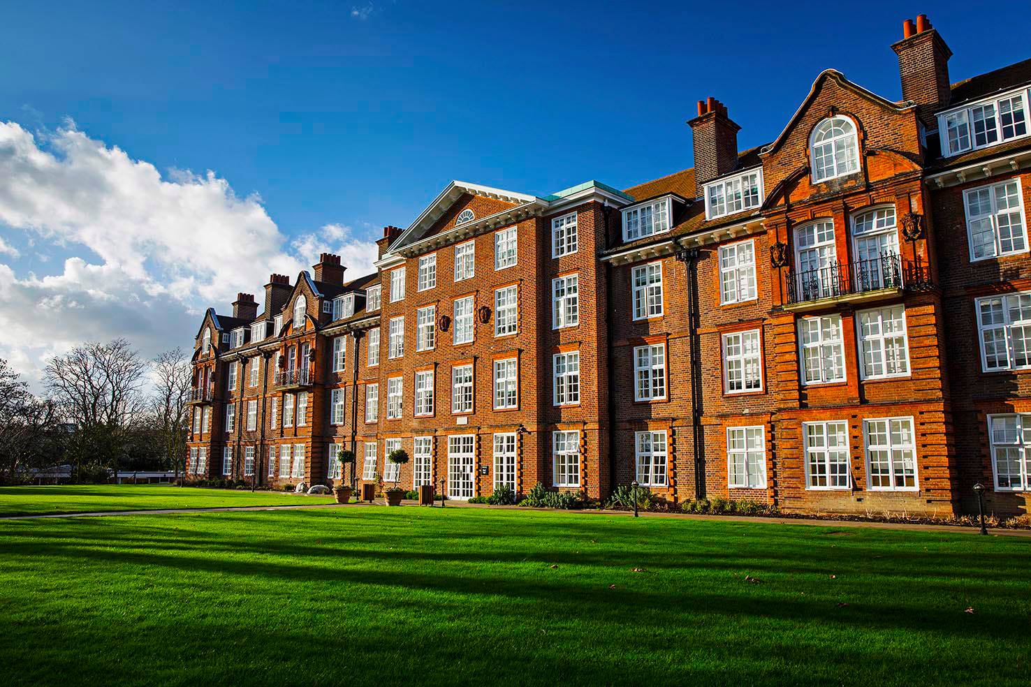 University's. Лондонский университет Риджентс. Регентс Юниверсити Лондон (Regent's University London). Фасад лондонского университета «ra-vensbourne». Regents University of London библиотека.